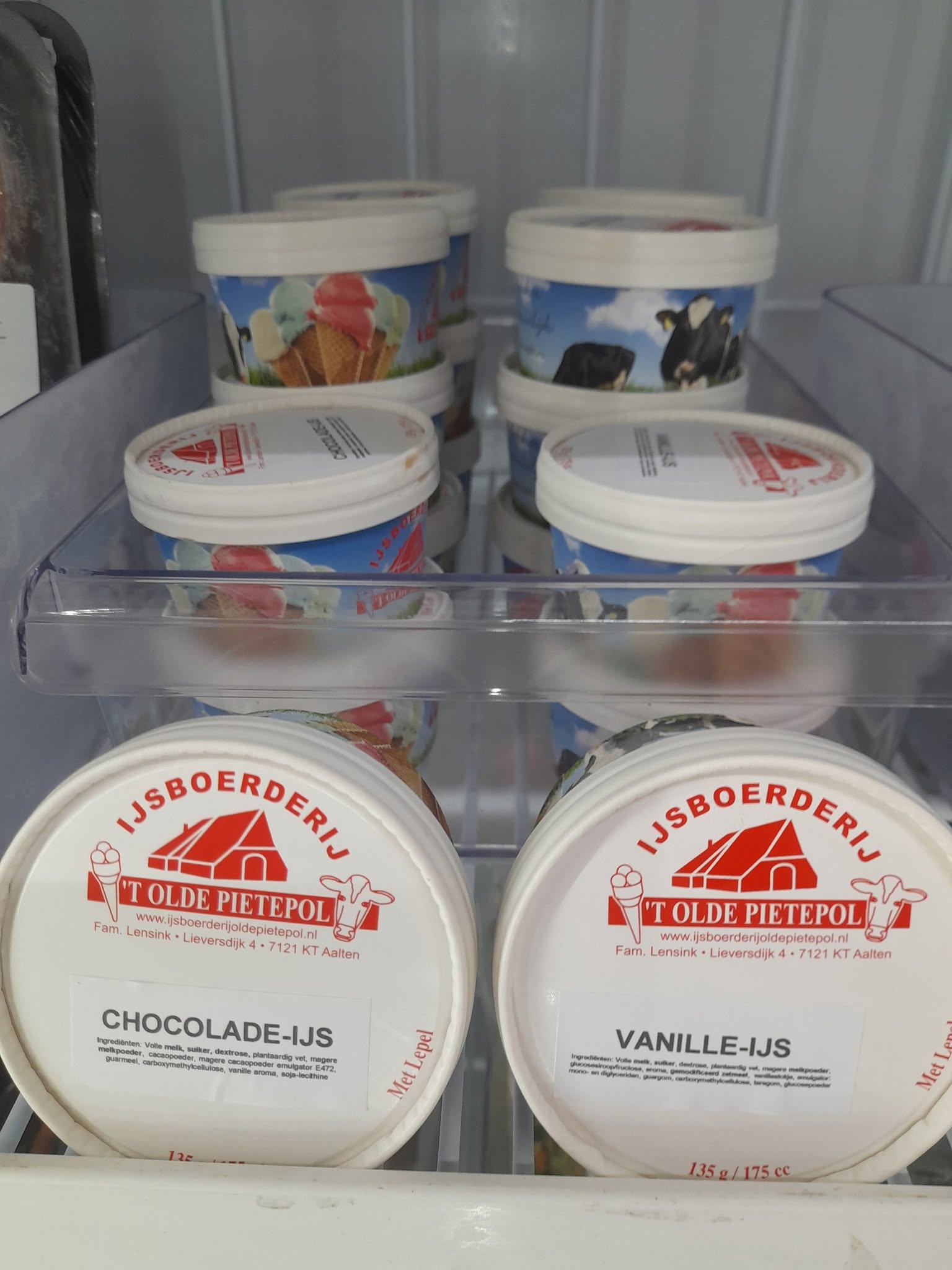 IJs van 't Olde Pietepol bij Boerderijwinkel Lensink.